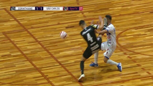 Video shock: altro che calcio a 5, questo è karate!