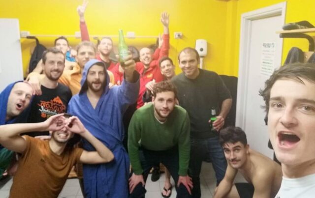 Il Bra si diverte in casa: il video è tutto da ridere