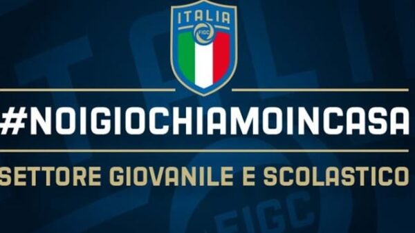 #NOIGIOCHIAMOINCASA