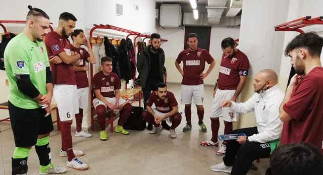 Acireale si cambia: via Sanfilippo, squadra affidata a Zinna