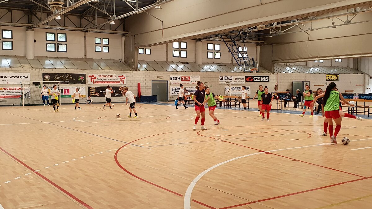 Fase di riscaldamento in Top Five-CUS Cagliari