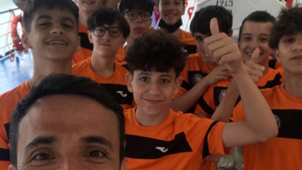 Davi Alves Rodrigues in nave con la sua Under