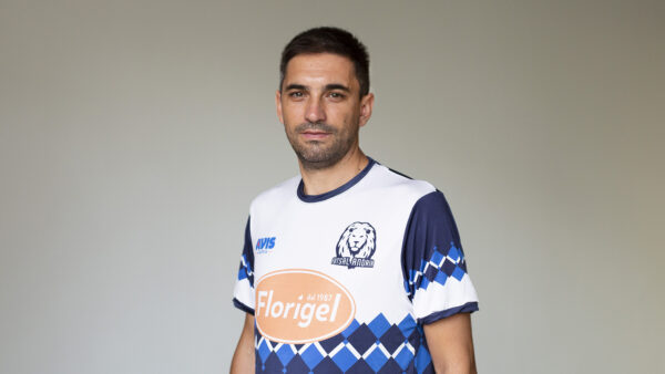 Bruno rossa foto