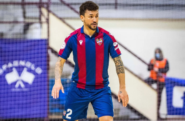 Un top player in viaggio verso Cagliari: Araça alla corte di Podda?