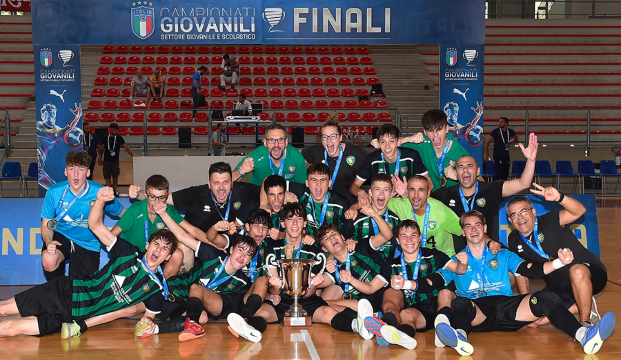 U17