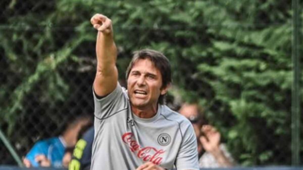 Antonio Conte durante il ritiro estivo del Napoli
