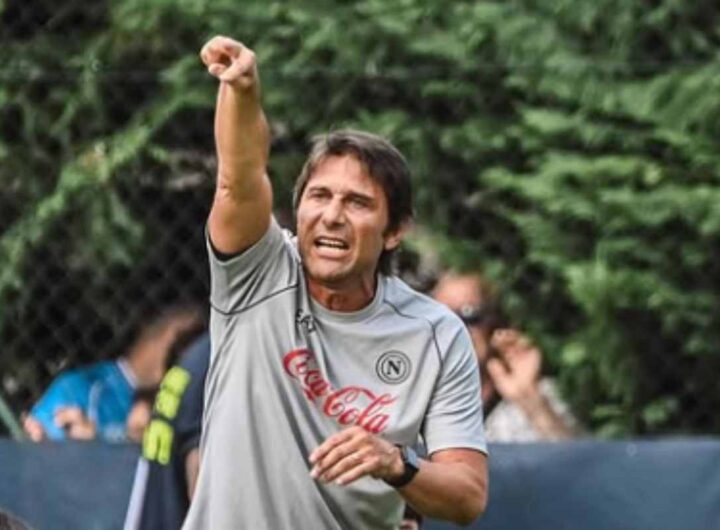 Antonio Conte durante il ritiro estivo del Napoli