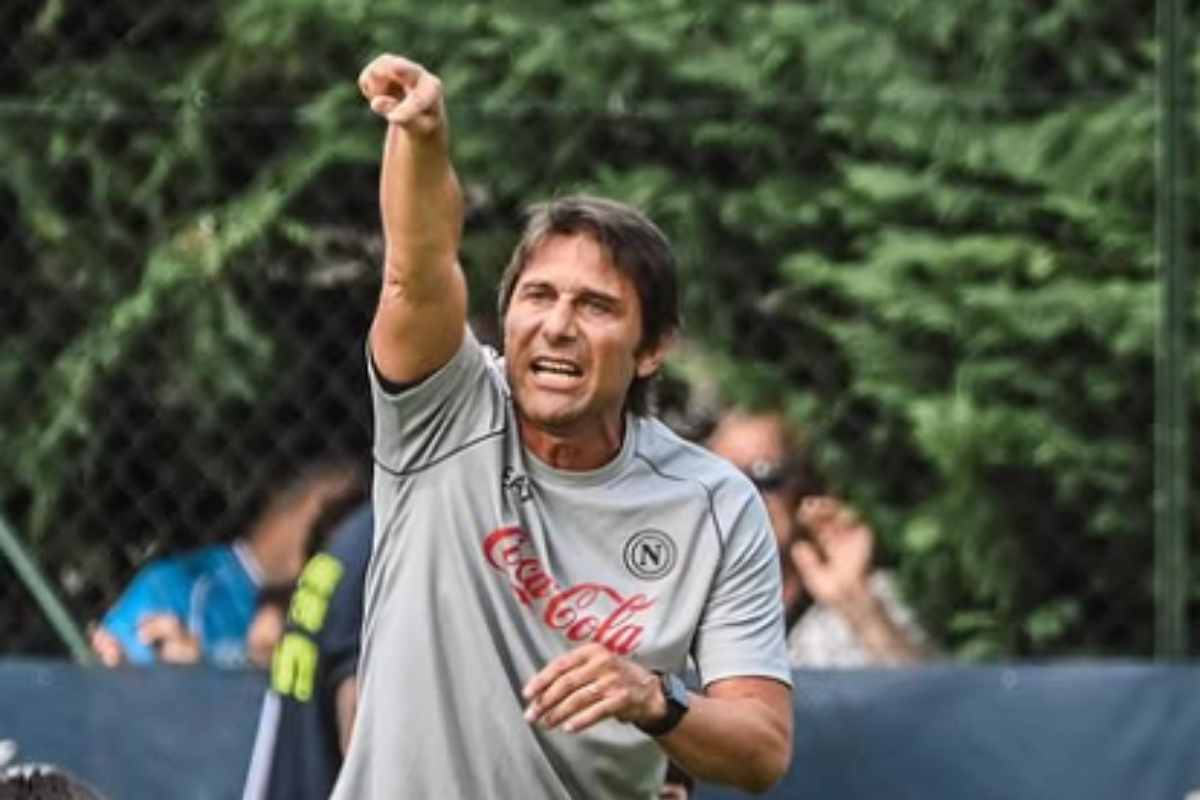 Antonio Conte durante il ritiro estivo del Napoli