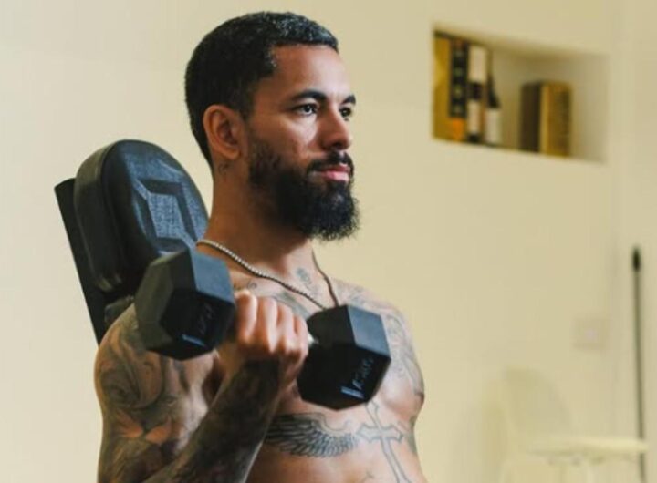 Douglas Luiz si allena a casa coi pesi