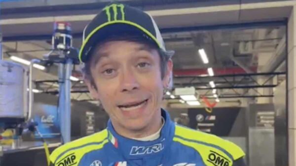 Valentino Rossi nel box
