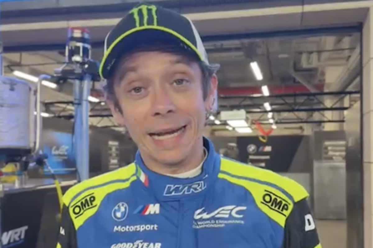 Valentino Rossi nel box