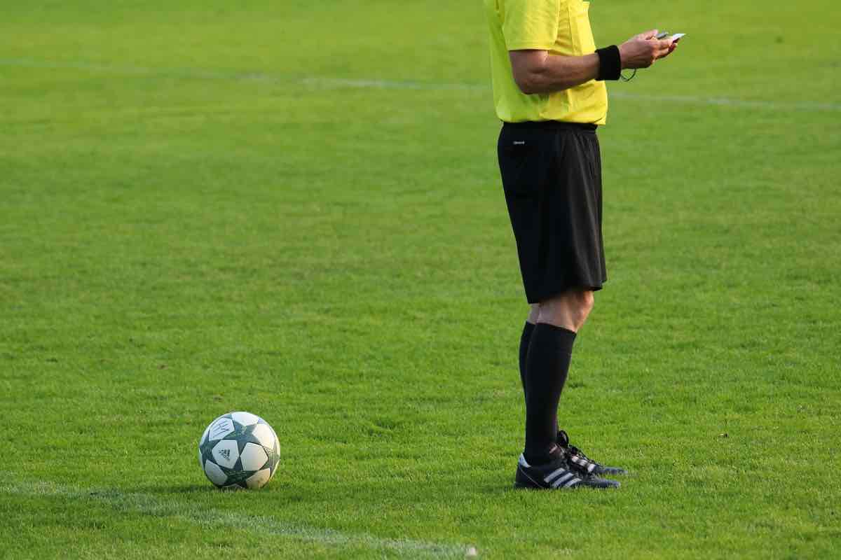 Arbitro in campo