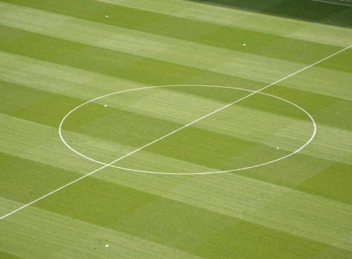 Campo di calcio vuoto