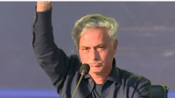 Mourinho si presenta ai tifosi del Fenerbahce