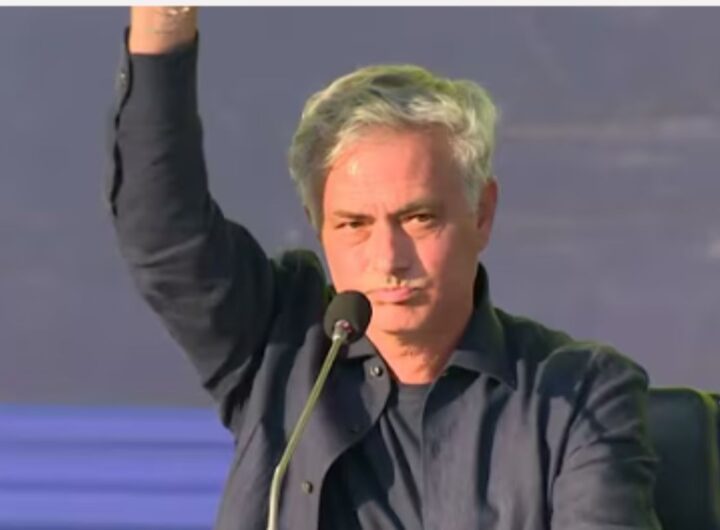 Mourinho si presenta ai tifosi del Fenerbahce