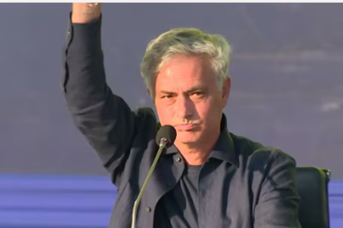 Mourinho si presenta ai tifosi del Fenerbahce