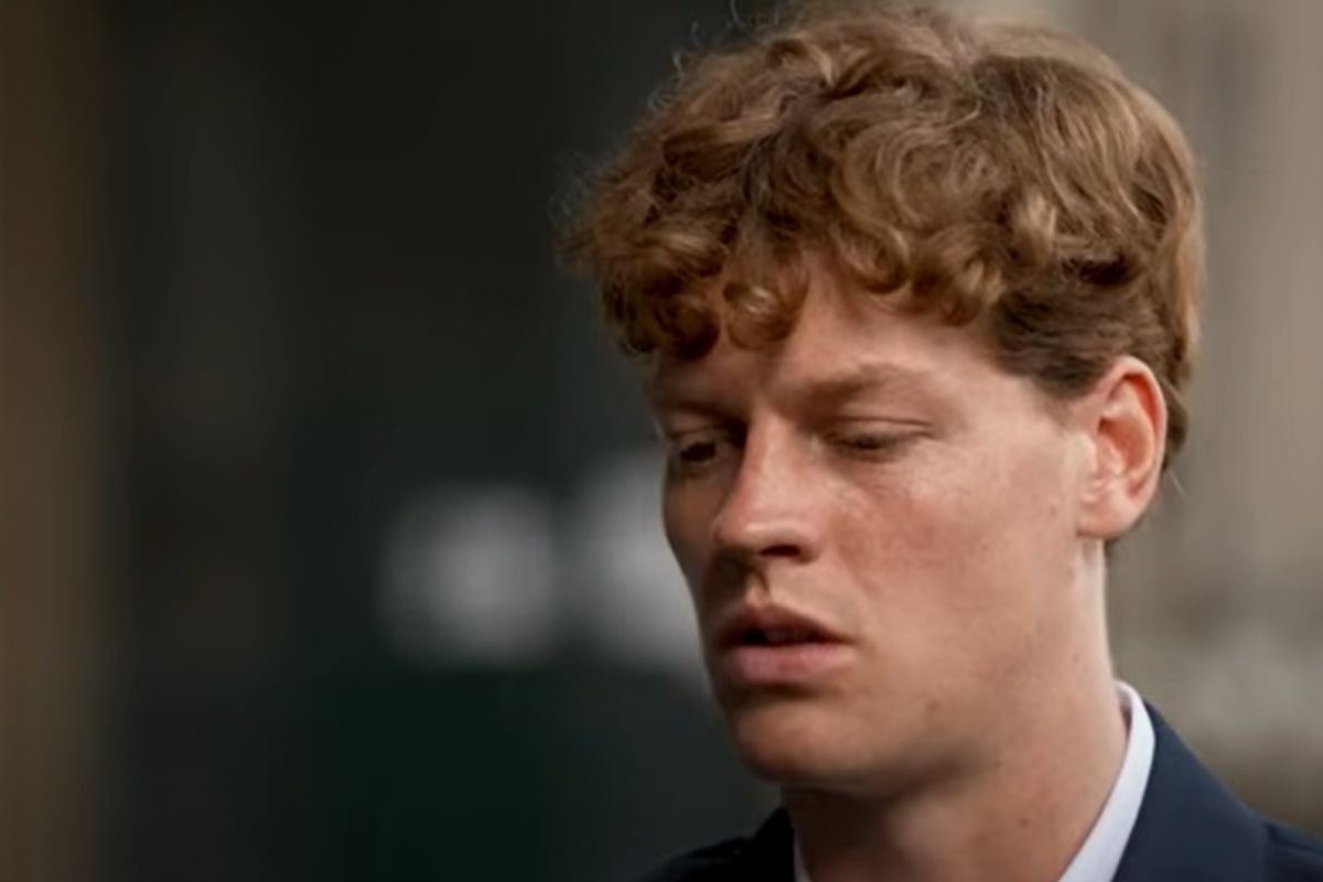 Sinner a testa bassa