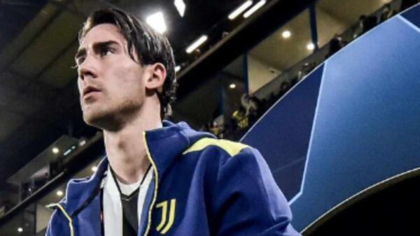 Vlahovic prima di una partita della Juventus