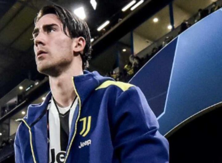 Vlahovic prima di una partita della Juventus