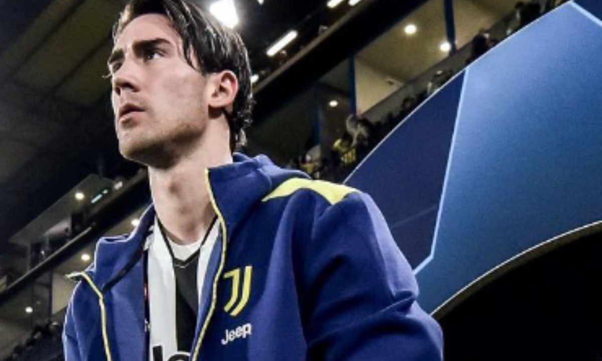 Vlahovic prima di una gara della Juve