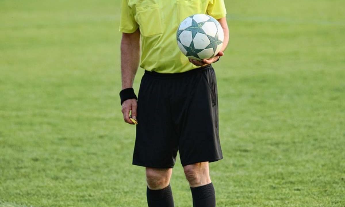 Arbitro in campo