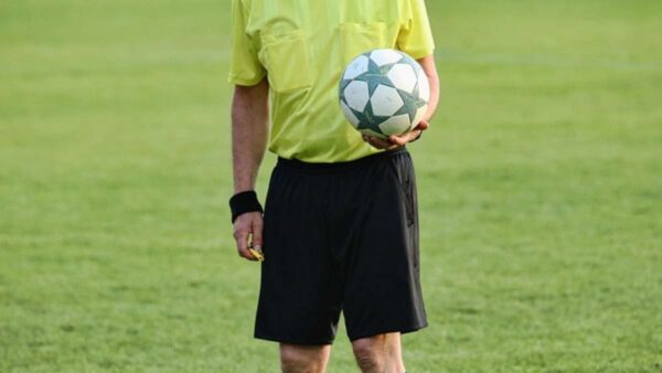 Arbitro in campo