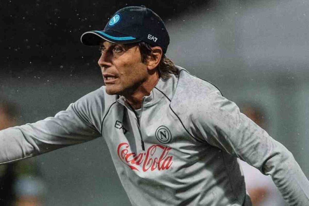 Antonio Conte dà indicazioni dalla panchina
