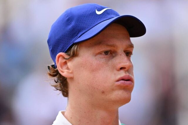 “Una cosa barbarica”: scandalo Sinner durante il Roland Garros