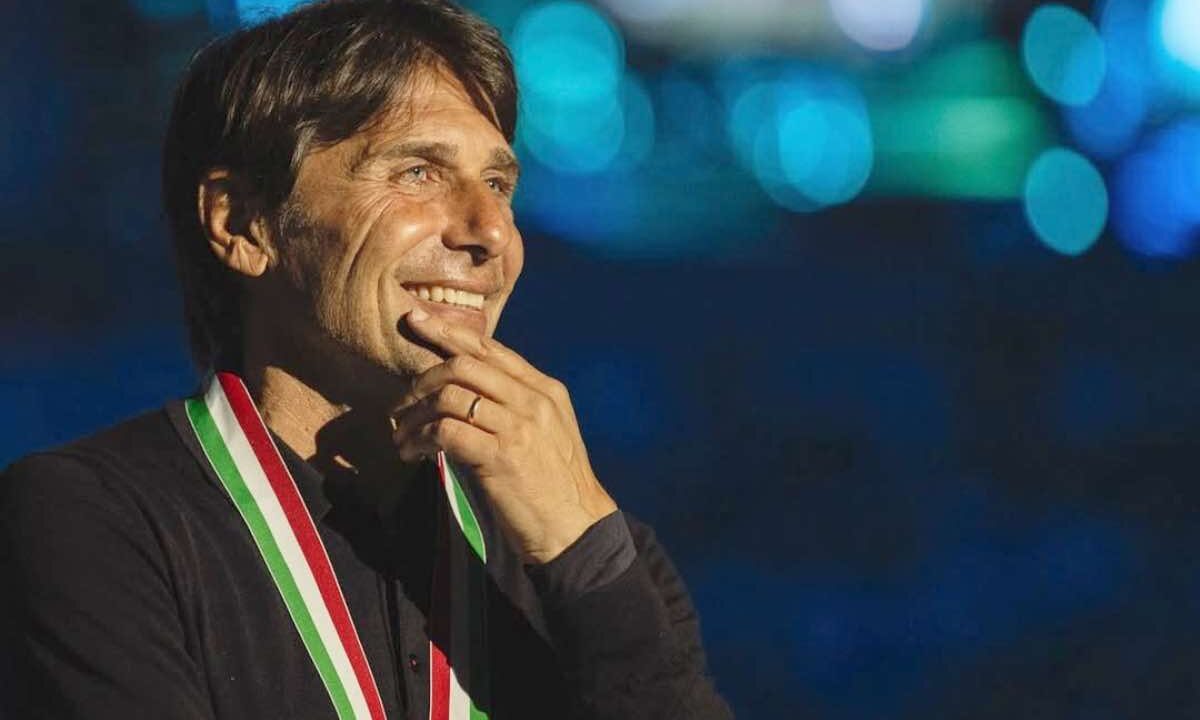 Conte sorride