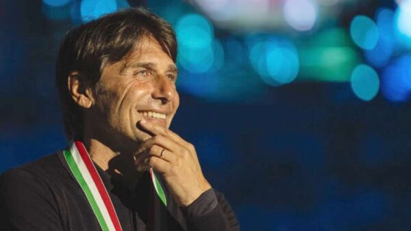 Conte sorride