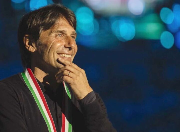 Conte sorride
