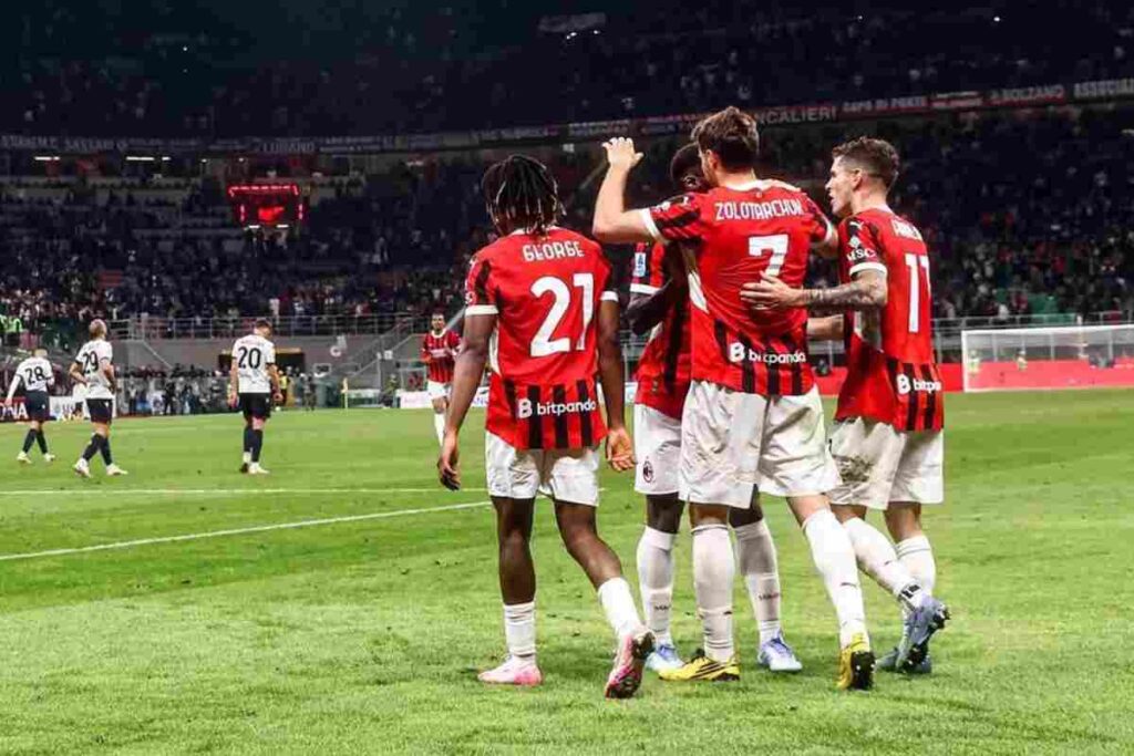 Giocatori del Milan esultano dopo un gol