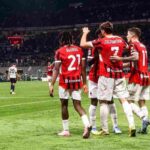 Giocatori del Milan esultano dopo un gol