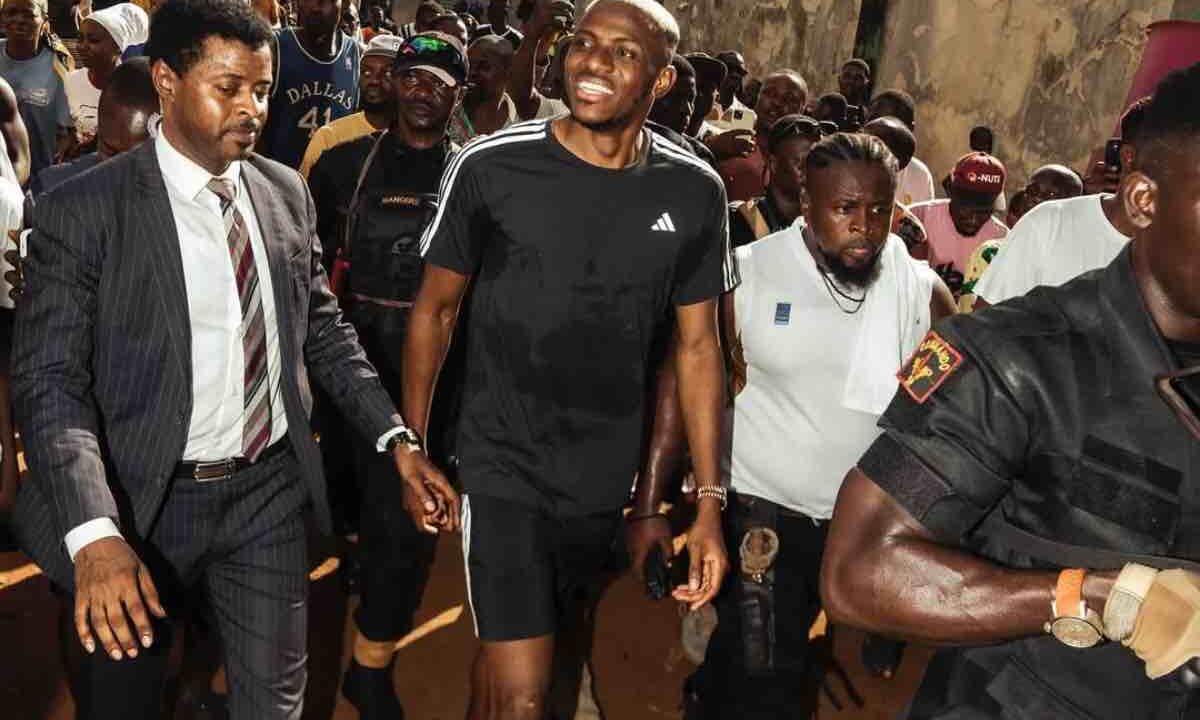 Osimhen torna in nigeria