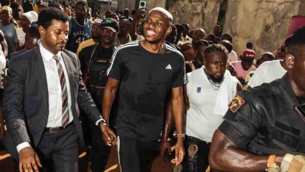 Osimhen torna in nigeria