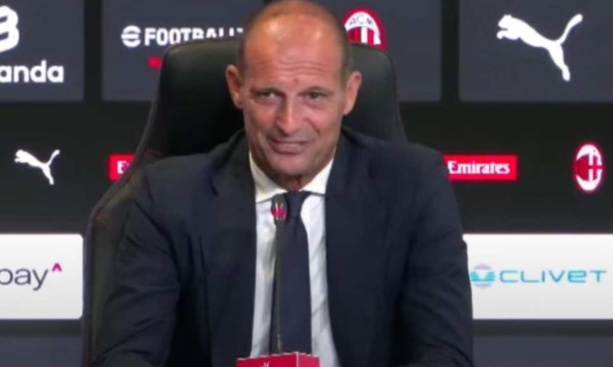 Max Allegri sorride in conferenza