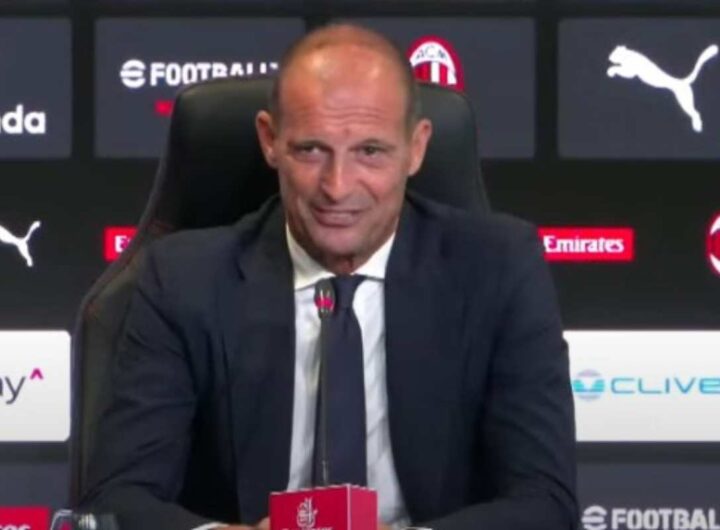 Max Allegri sorride in conferenza