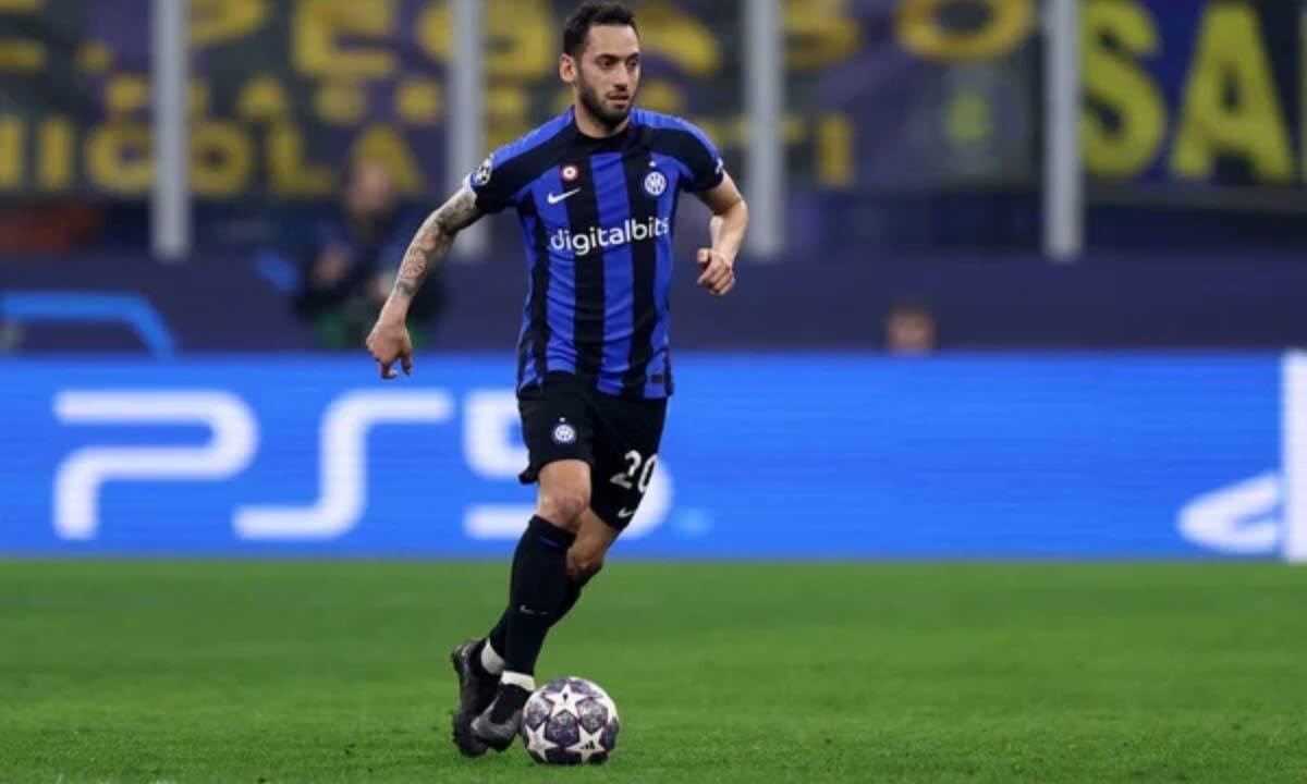 Hakan Calhanoglu centrocampista