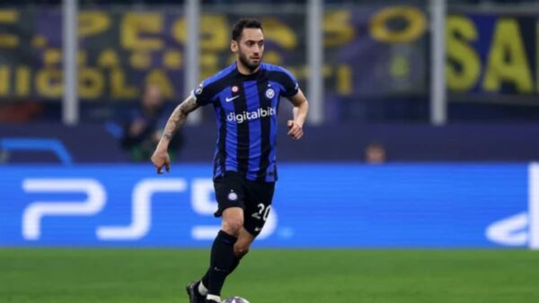Hakan Calhanoglu centrocampista