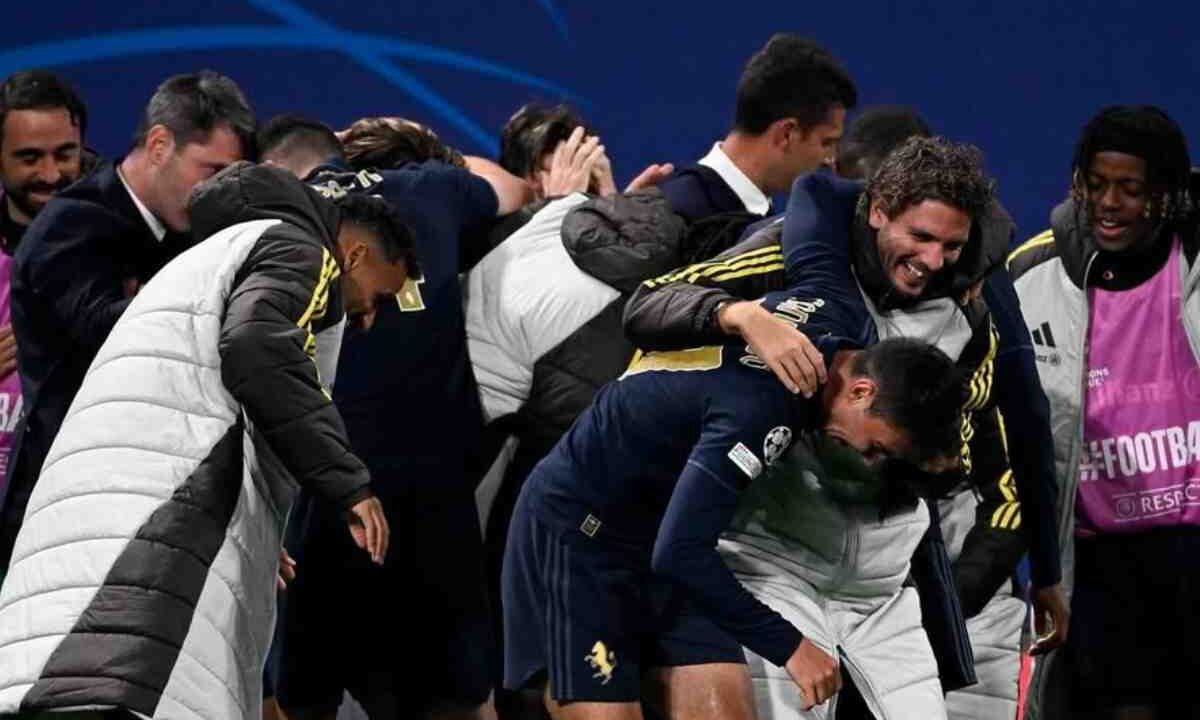 I giocatori della Juve esultano dopo un gol