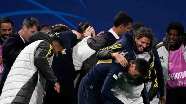 I giocatori della Juve esultano dopo un gol