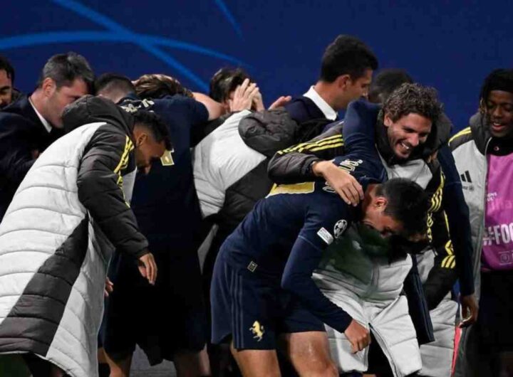 I giocatori della Juve esultano dopo un gol