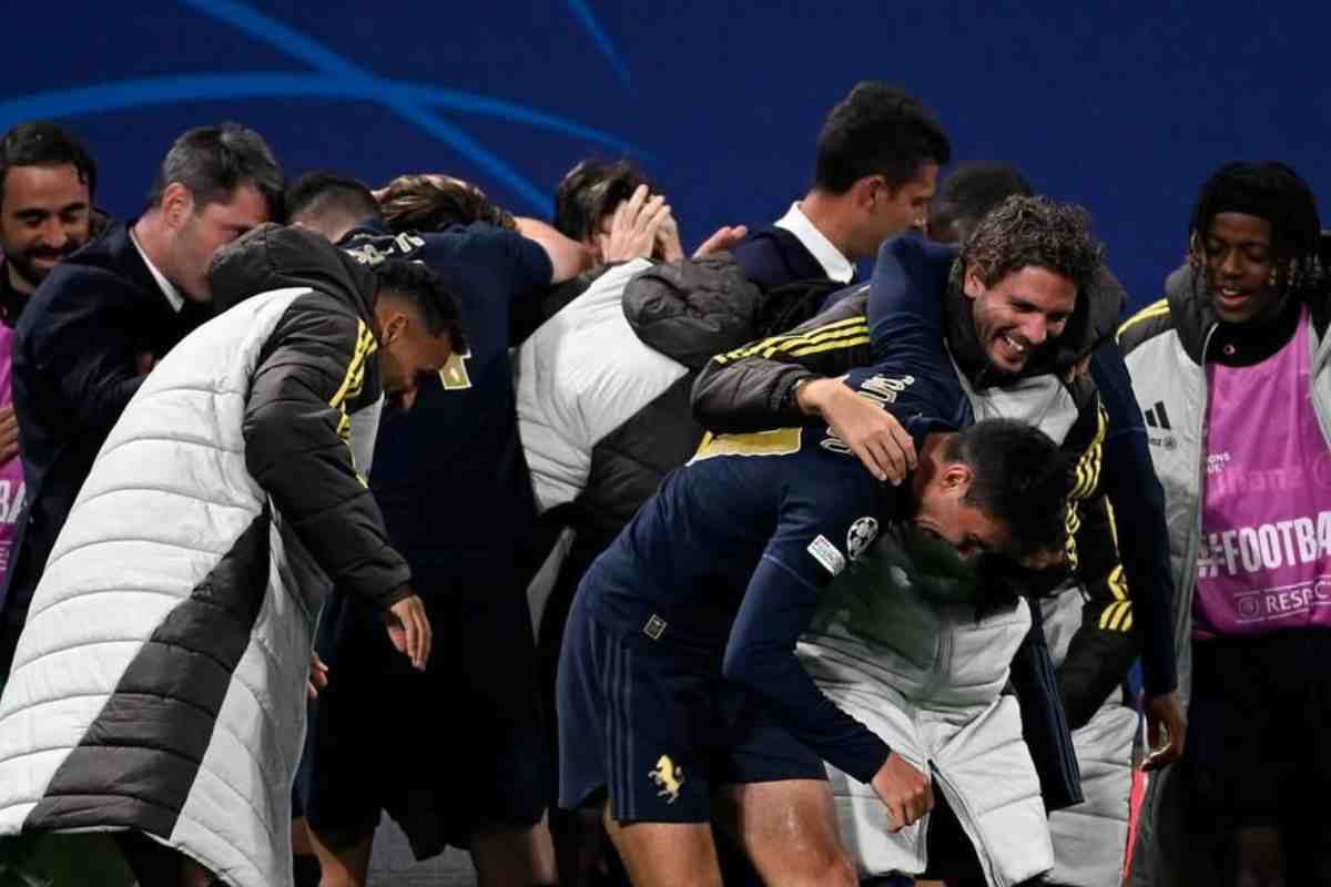 I giocatori della Juve esultano dopo un gol