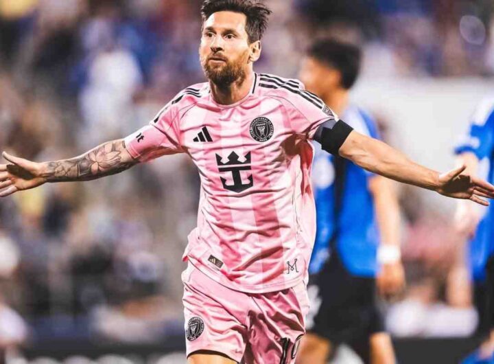 Leo Messi esulta dopo un gol