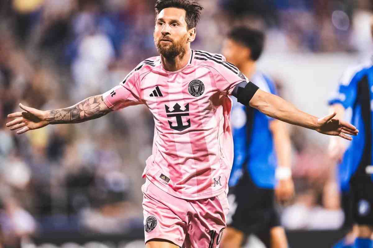 Leo Messi esulta dopo un gol