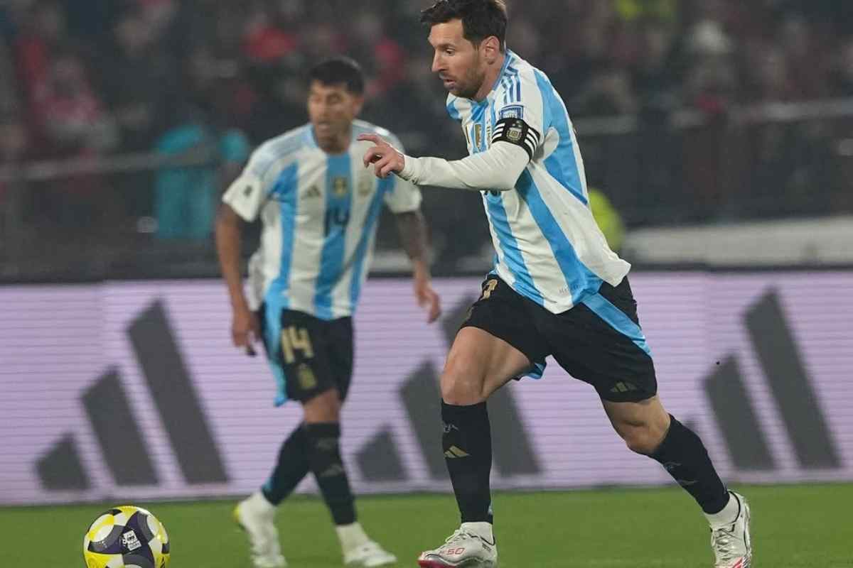 Leo Messi in campo con l'Argentina