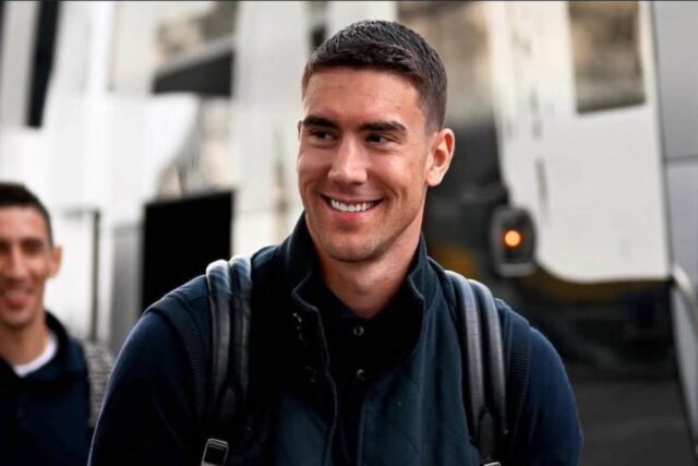 Vlahovic al Milan, il contratto fa infuriare la Juve