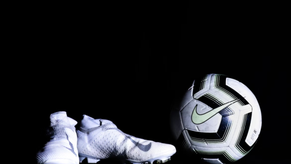Scarpe e pallone