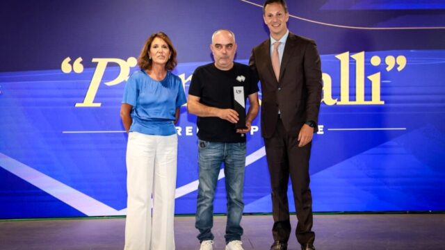 Riccardo Russo con il Premio Piero Gialli insieme a Stefano Castiglia
