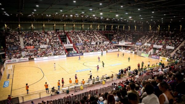 Azione di gioco durante una partita di Serie A di futsal